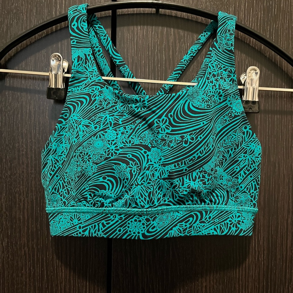 Lululemon sports bra